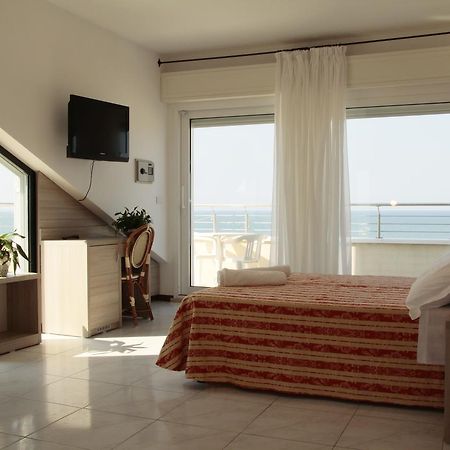 Hotel Bellevue كاتوليكا المظهر الخارجي الصورة