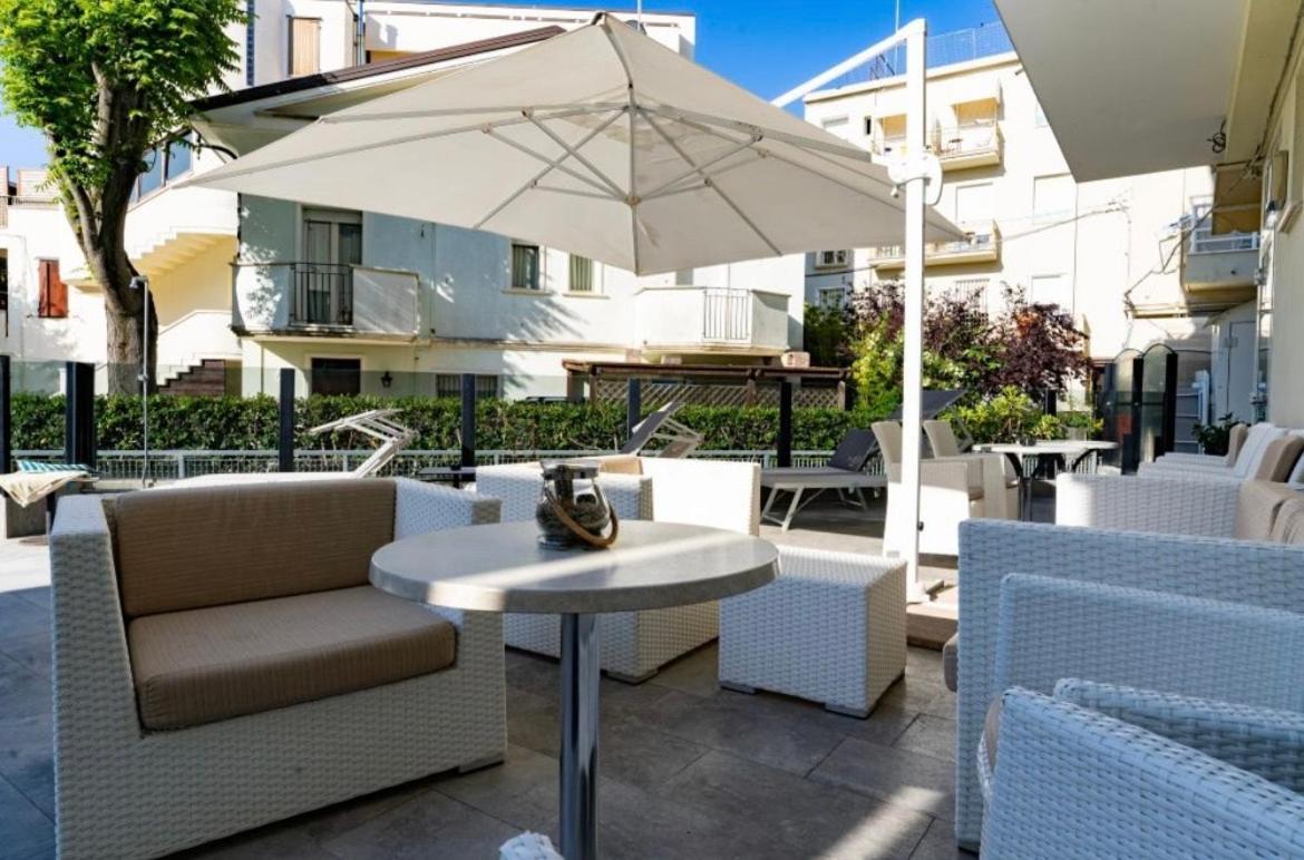 Hotel Bellevue كاتوليكا المظهر الخارجي الصورة