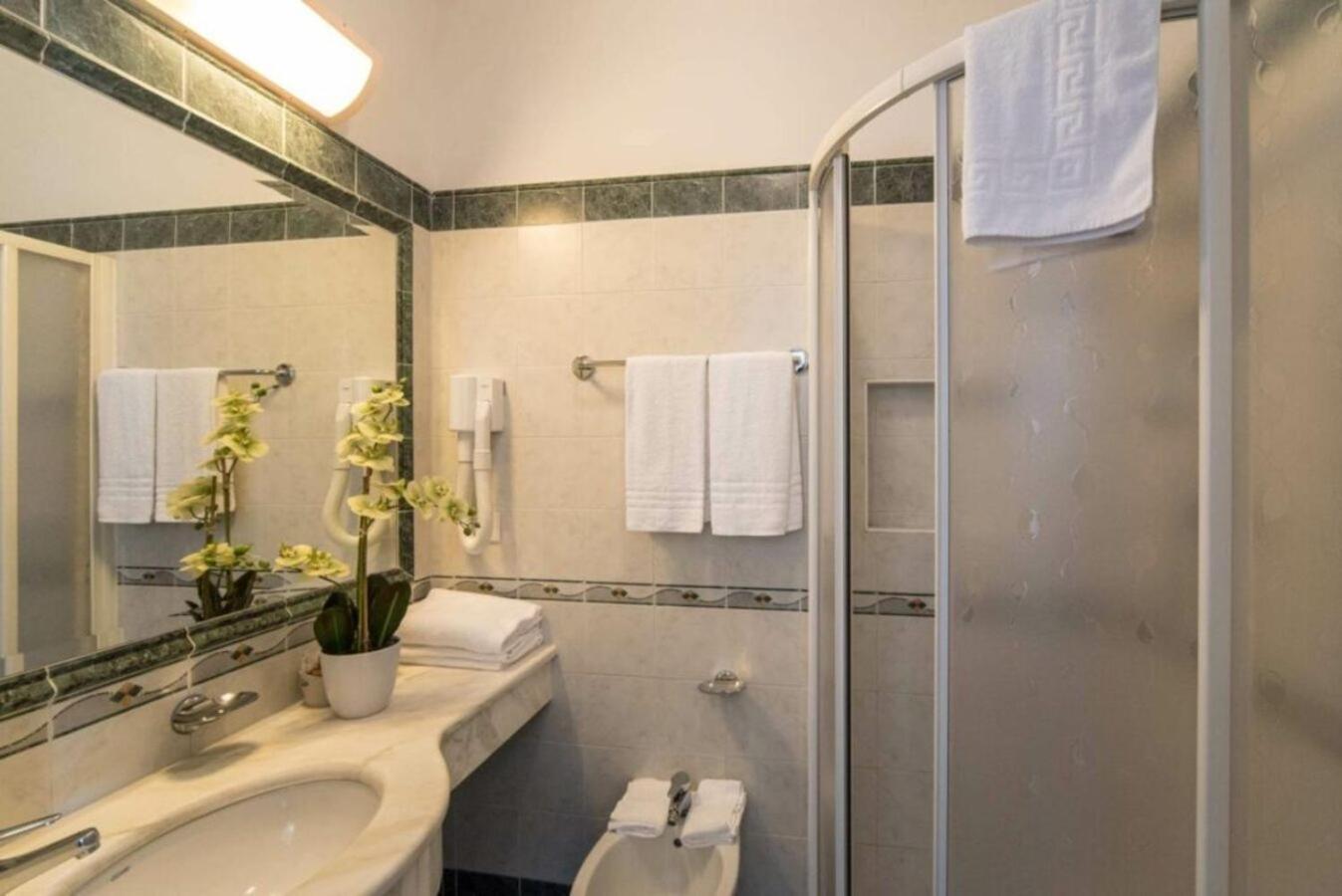 Hotel Bellevue كاتوليكا المظهر الخارجي الصورة