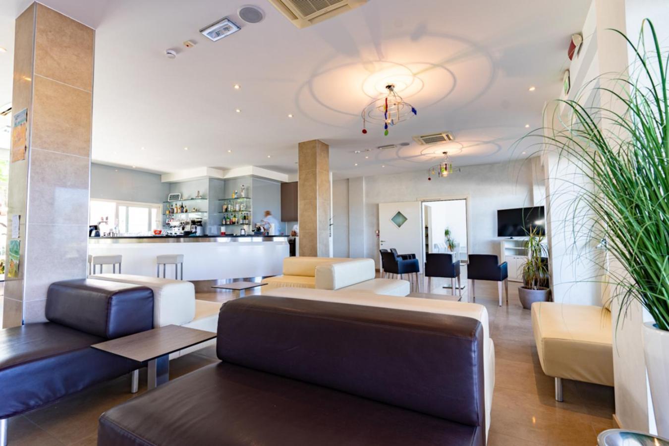 Hotel Bellevue كاتوليكا المظهر الخارجي الصورة