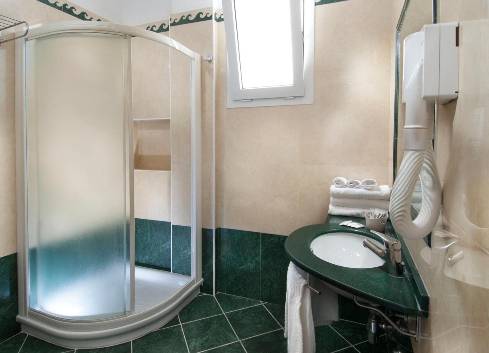 Hotel Bellevue كاتوليكا المظهر الخارجي الصورة
